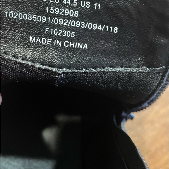 ASOS DESIGN chelsea boots in black faux leather with zips - Picture 5 of 5